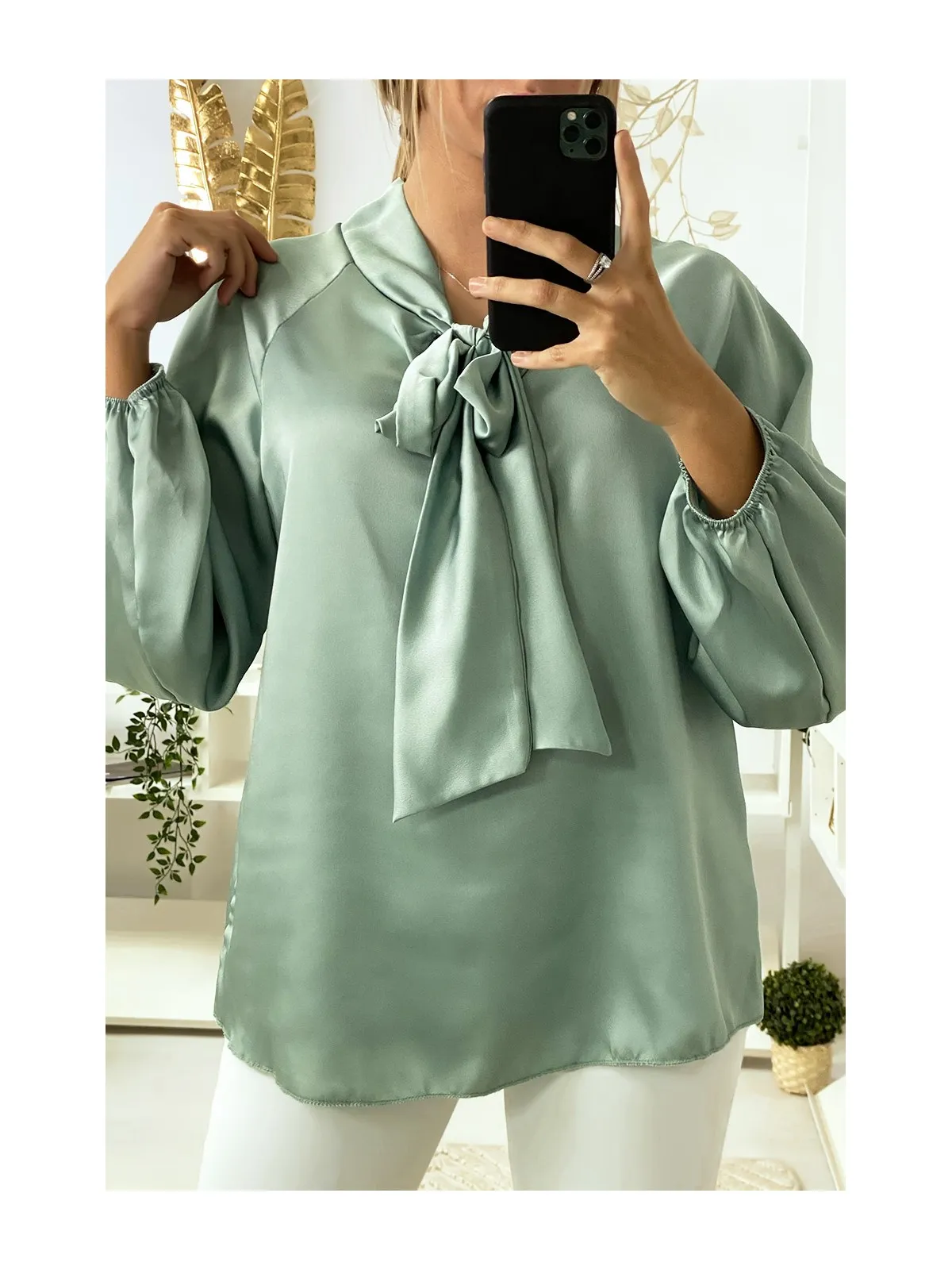 BlSBse vert deau satiné avec noeud au col