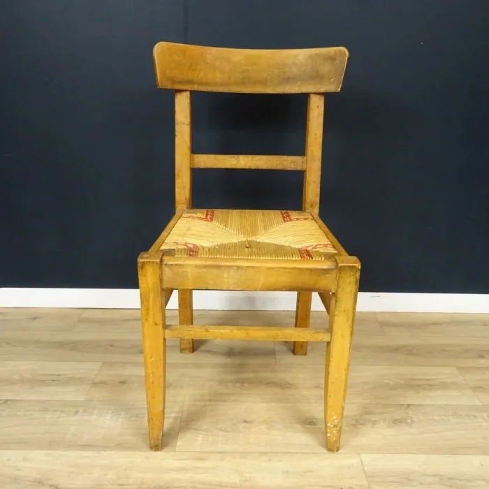 Chaise paillée toute simple - Le palais des bricoles