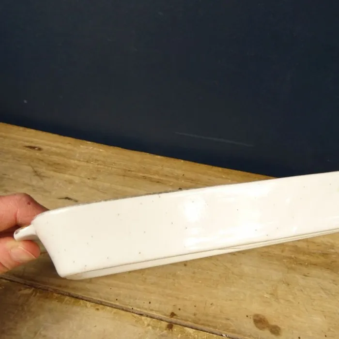 Plat à cake en porcelaine à fleurs et dorure - Le palais des bricoles