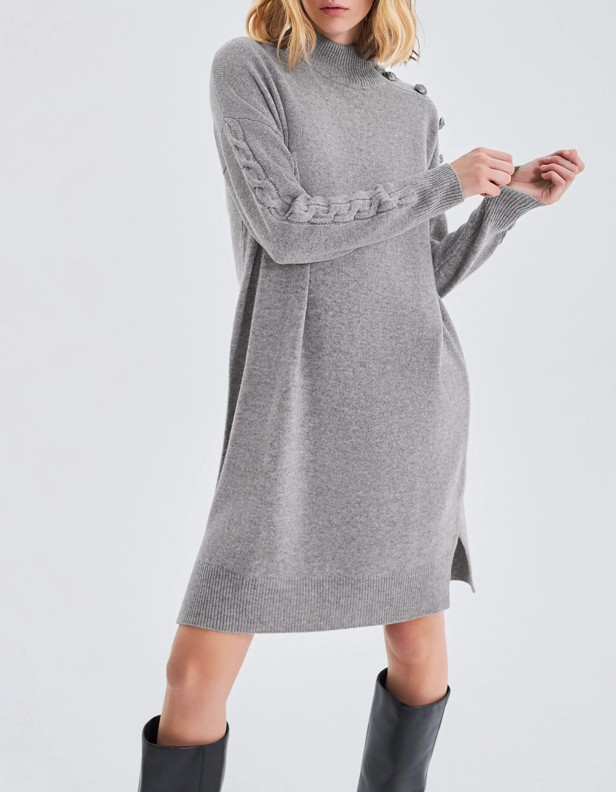 Robe grise tricot boutons gravés sur l'épaule Femme