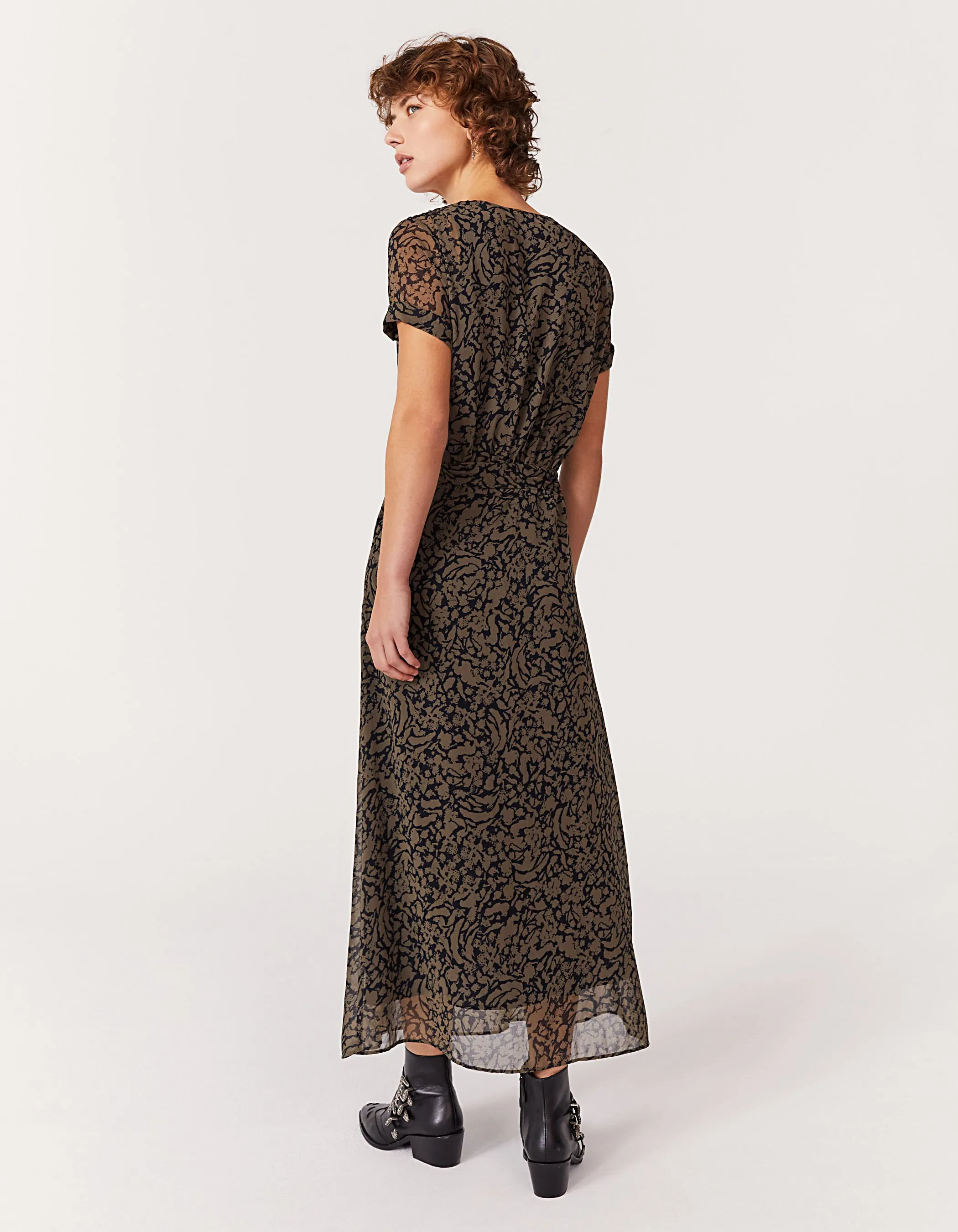 Robe longue en voile imprimé kaki détails studs femme