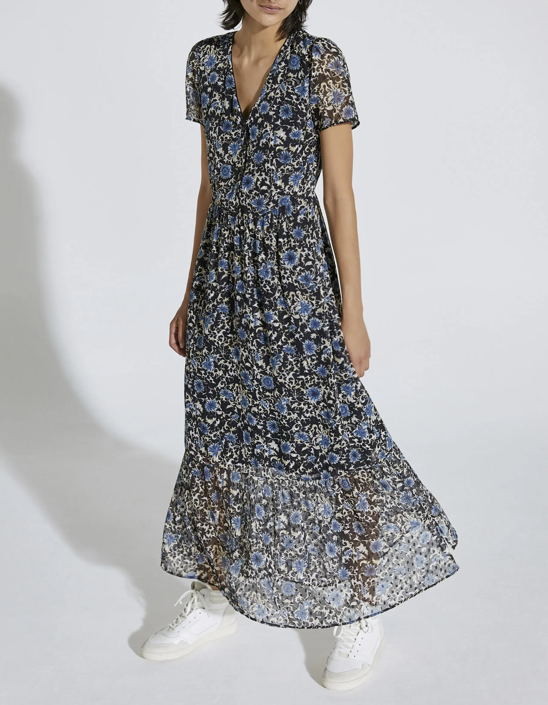 Robe longue en voile plumetis imprimé fleurs bleues femme