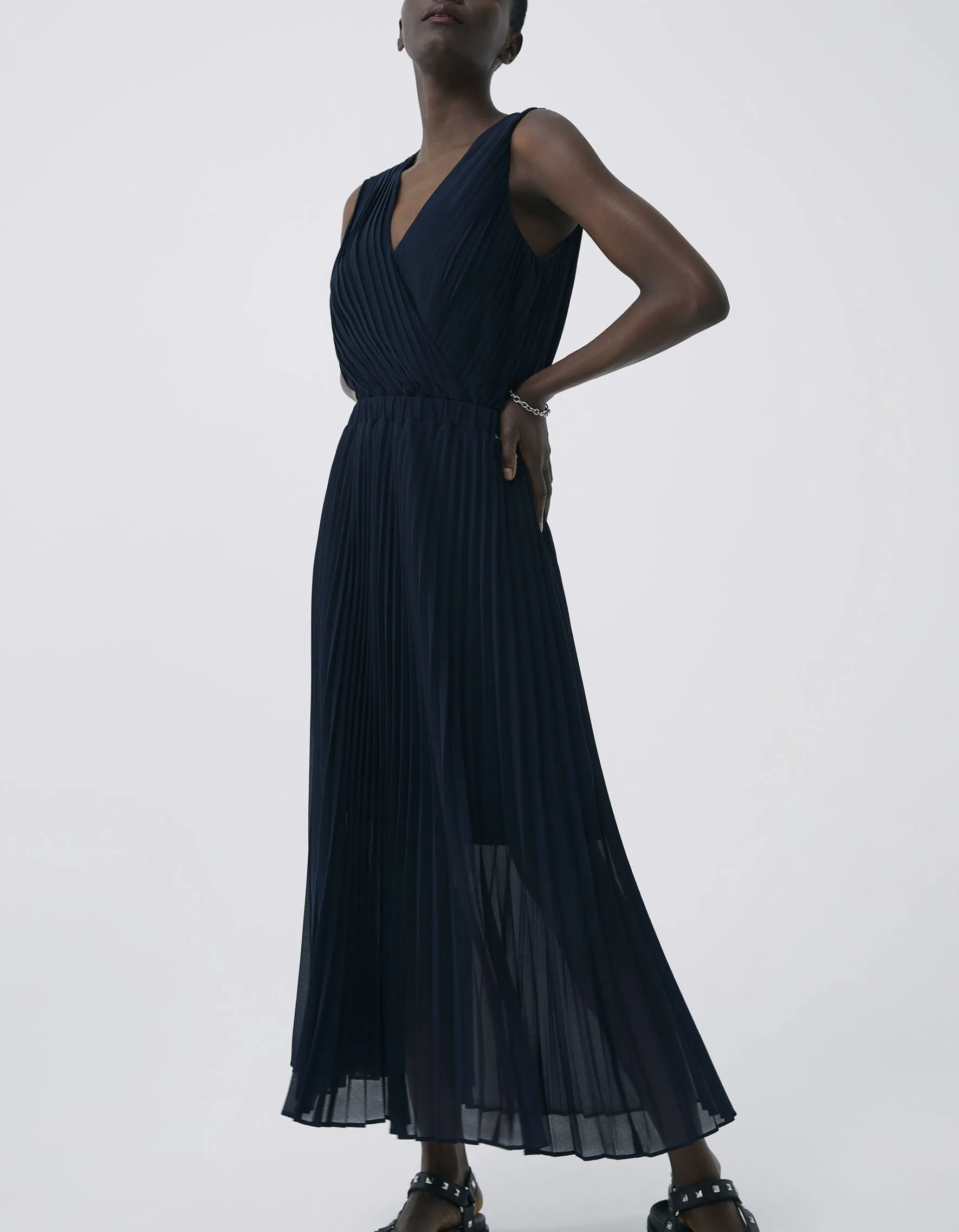 Robe longue marine cache-cœur entièrement plissée femme