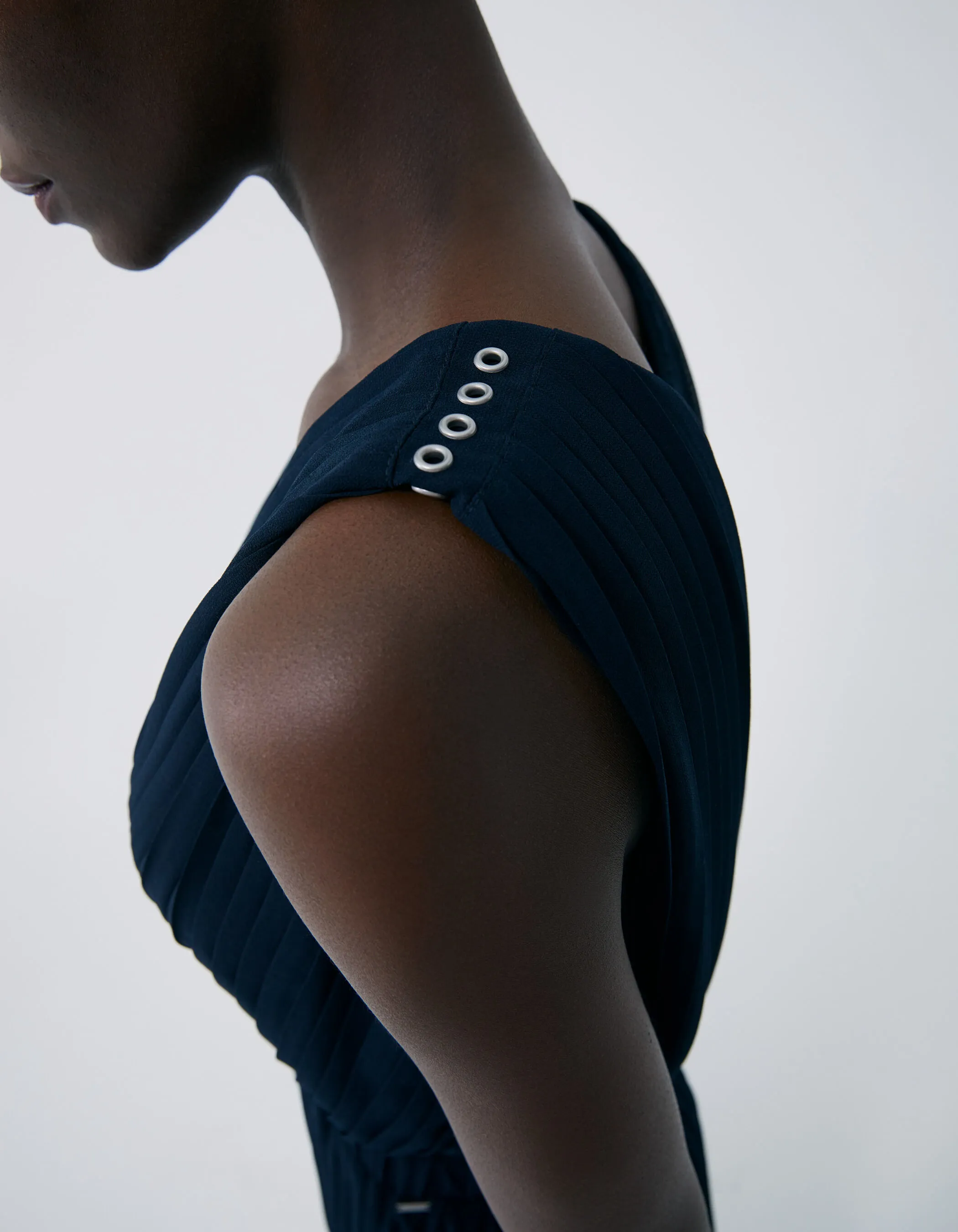 Robe longue marine cache-cœur entièrement plissée femme