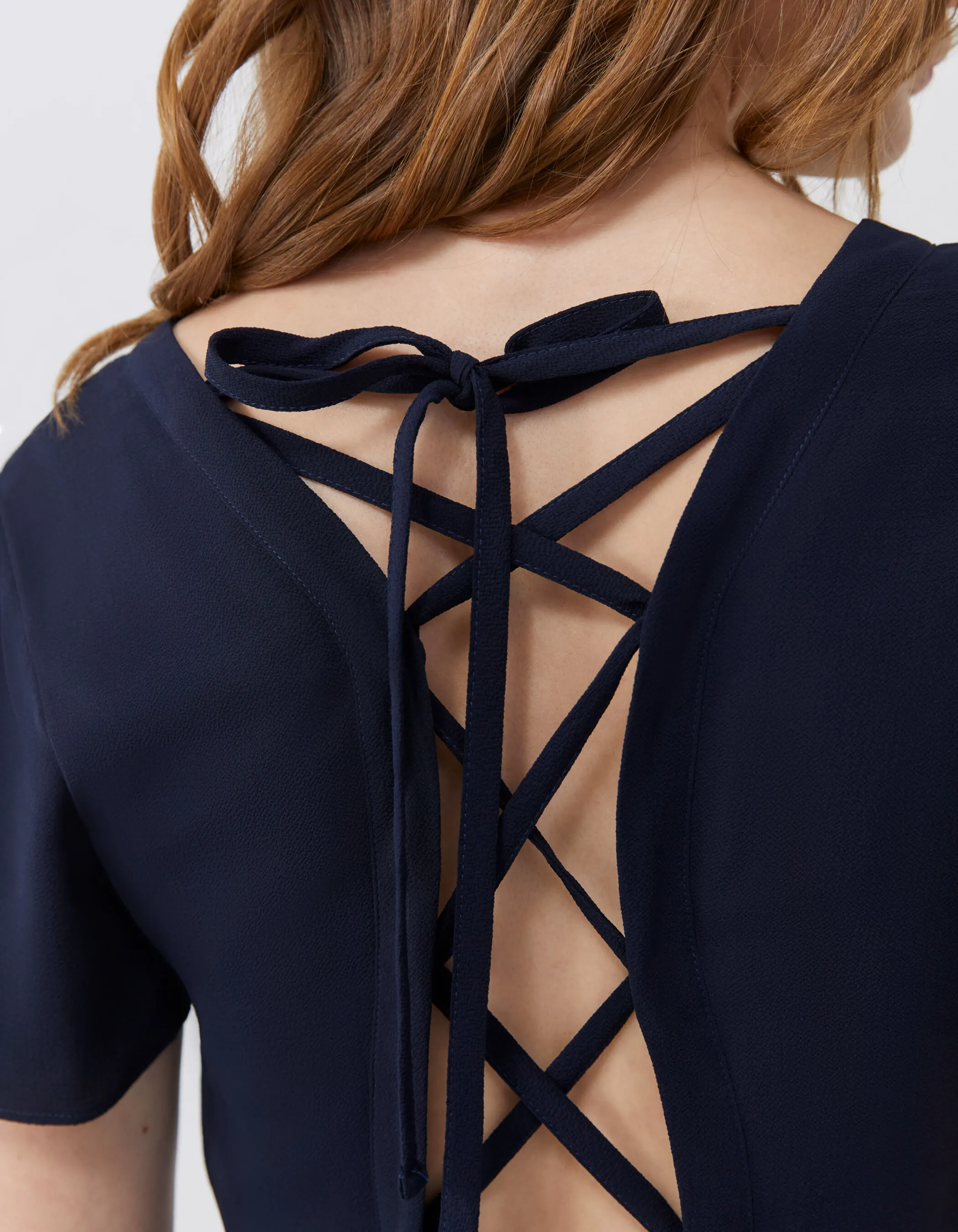 Robe marine avec jeu de laçage au dos femme